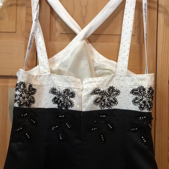 Ladies formal dress - Picture 4 of 7